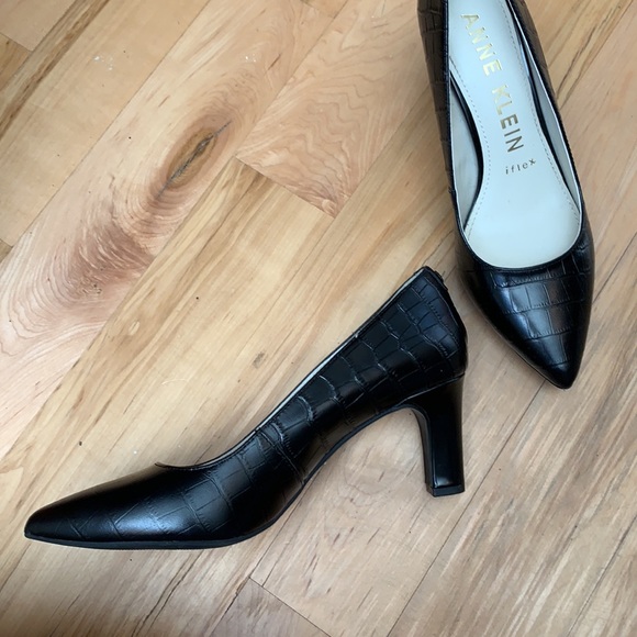 Anne Klein black heel 7.5 - Picture 2 of 3